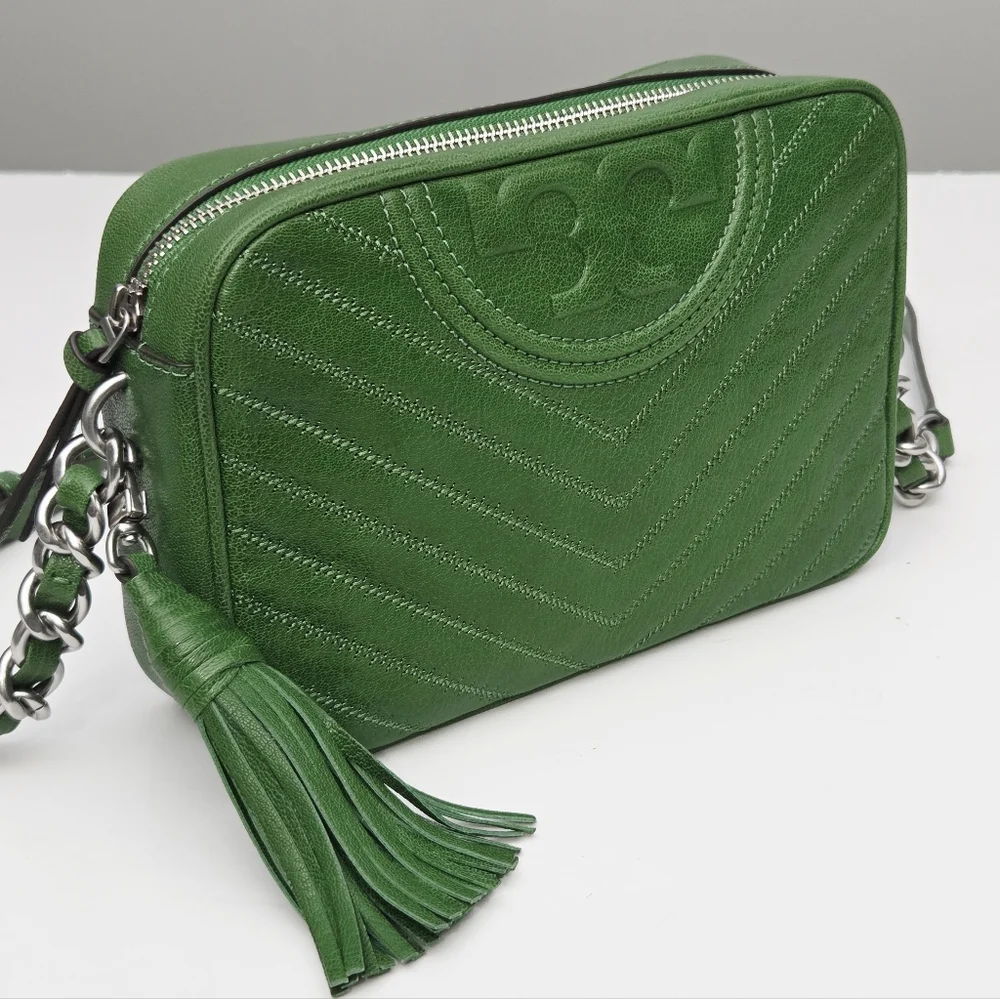 LIKE NEW TORY BURCH FLEMING CHEVRON CAMERA CROSSBODY BAG